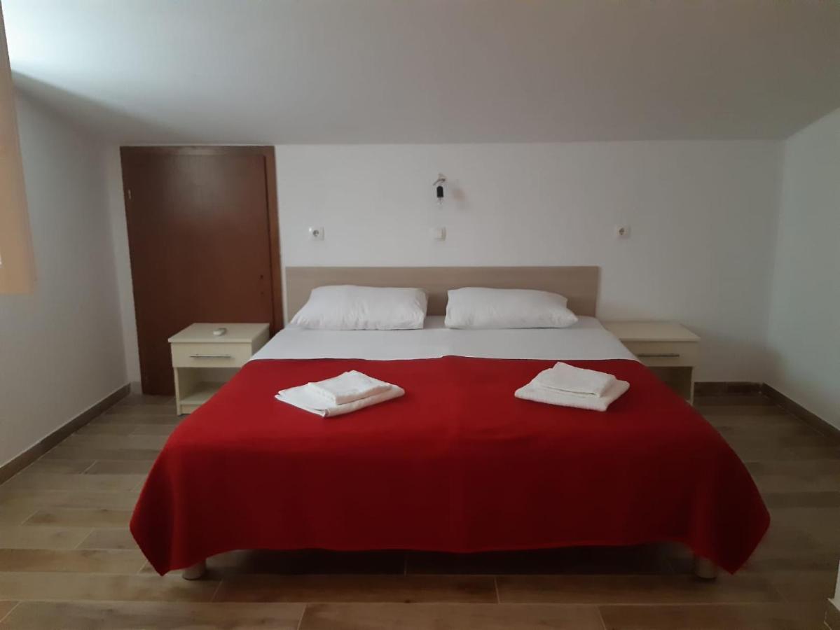 Apartmani I Sobe Grga Starigrad Paklenica Bagian luar foto