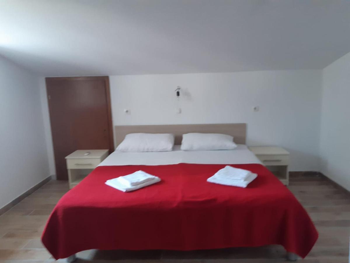 Apartmani I Sobe Grga Starigrad Paklenica Bagian luar foto