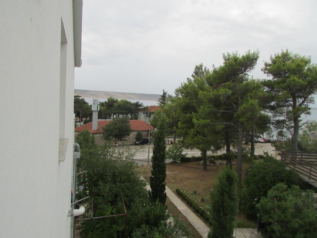 Apartmani I Sobe Grga Starigrad Paklenica Ruang foto