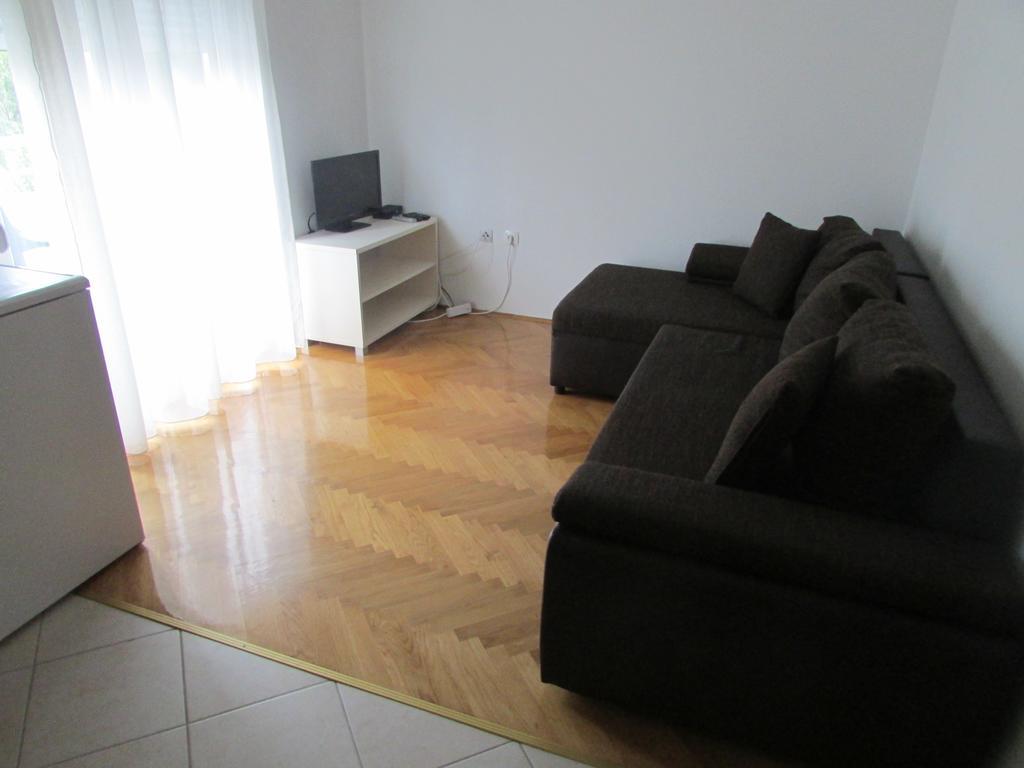 Apartmani I Sobe Grga Starigrad Paklenica Ruang foto