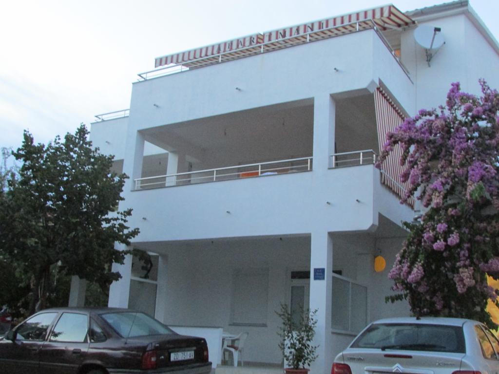 Apartmani I Sobe Grga Starigrad Paklenica Ruang foto