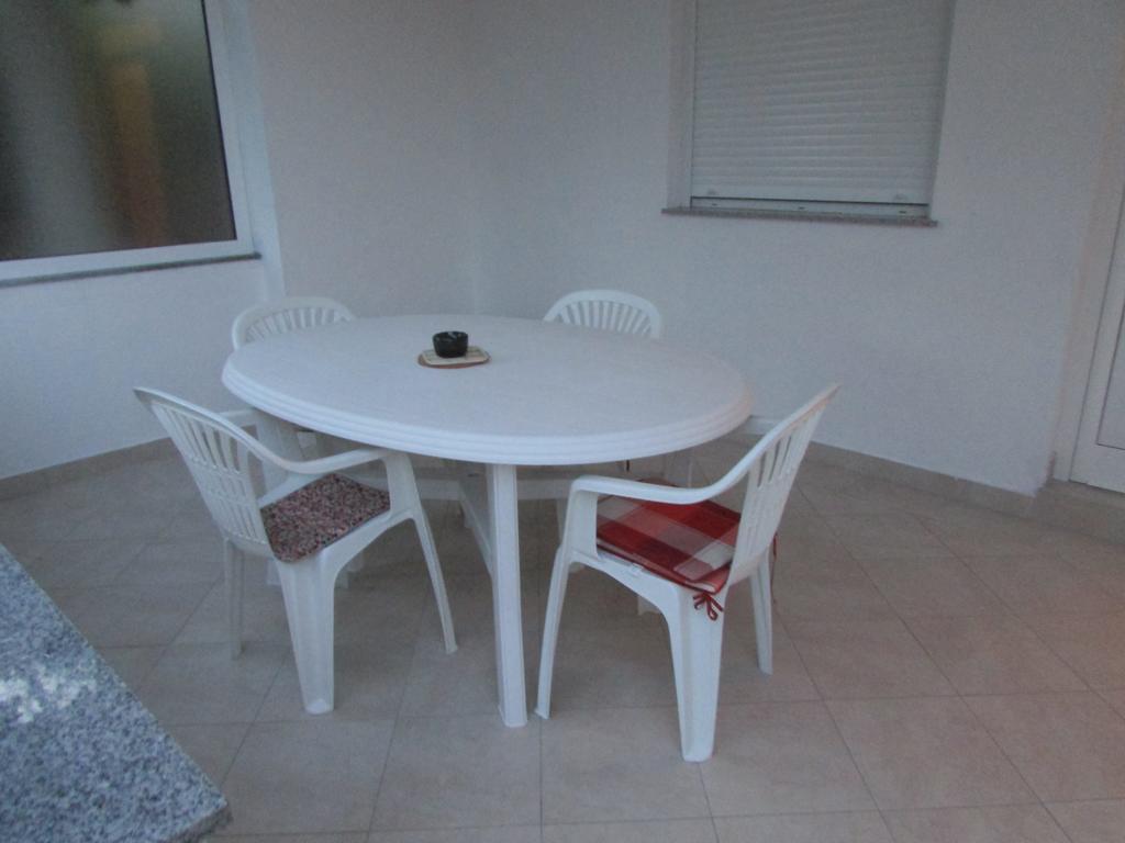 Apartmani I Sobe Grga Starigrad Paklenica Ruang foto