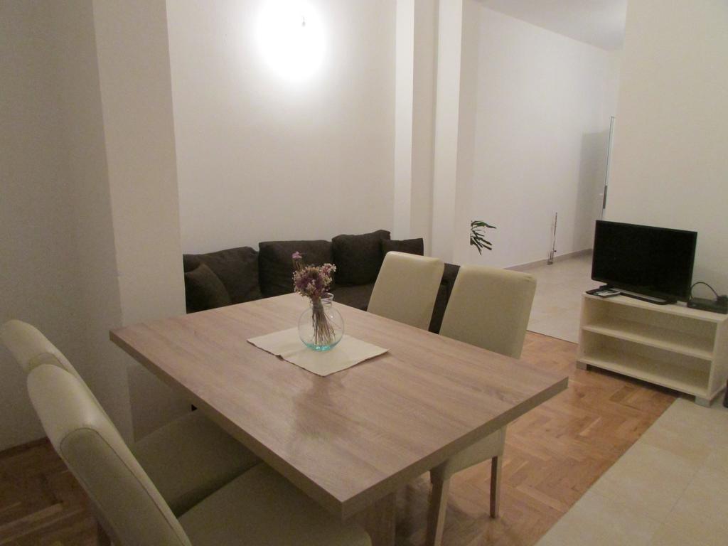 Apartmani I Sobe Grga Starigrad Paklenica Ruang foto