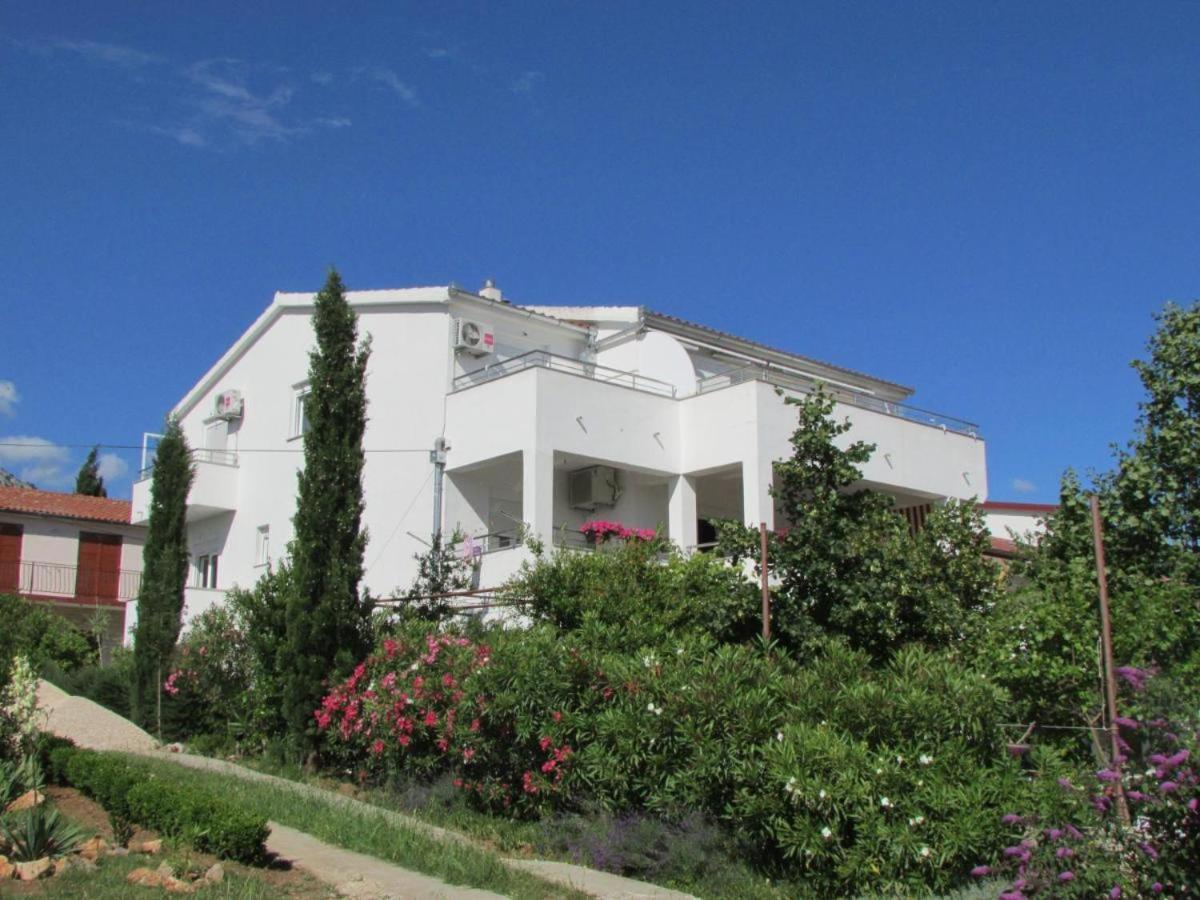 Apartmani I Sobe Grga Starigrad Paklenica Bagian luar foto