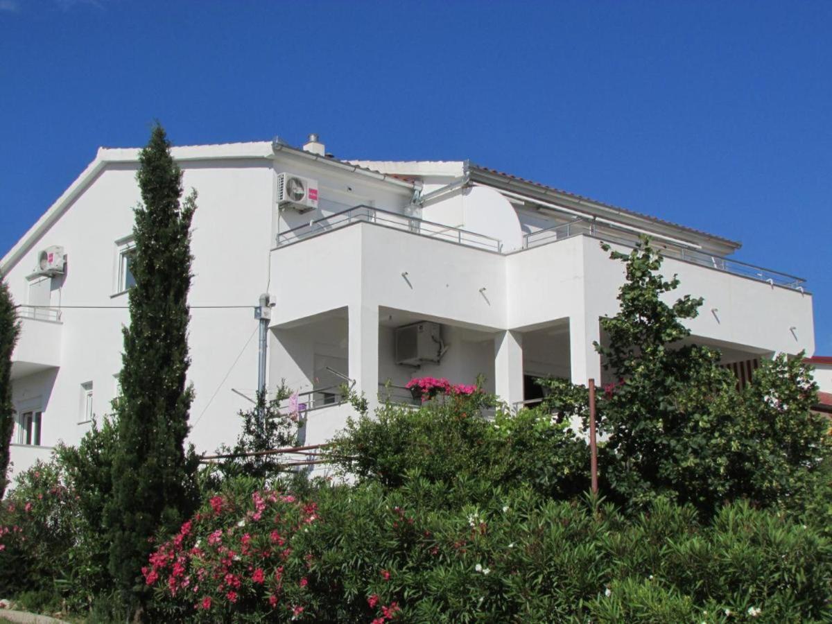 Apartmani I Sobe Grga Starigrad Paklenica Bagian luar foto