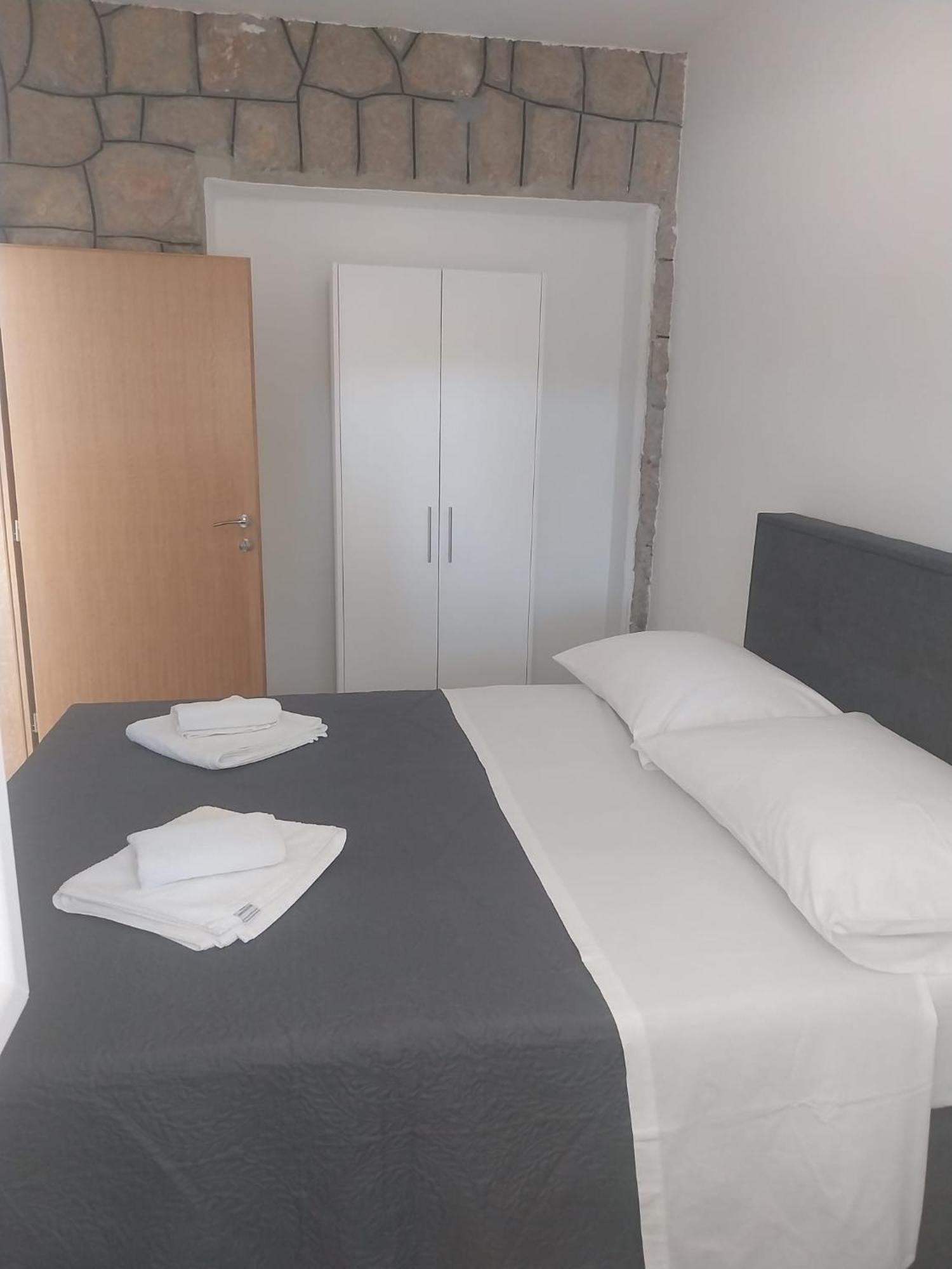 Apartmani I Sobe Grga Starigrad Paklenica Bagian luar foto