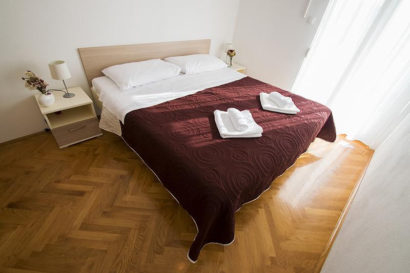 Apartmani I Sobe Grga Starigrad Paklenica Bagian luar foto