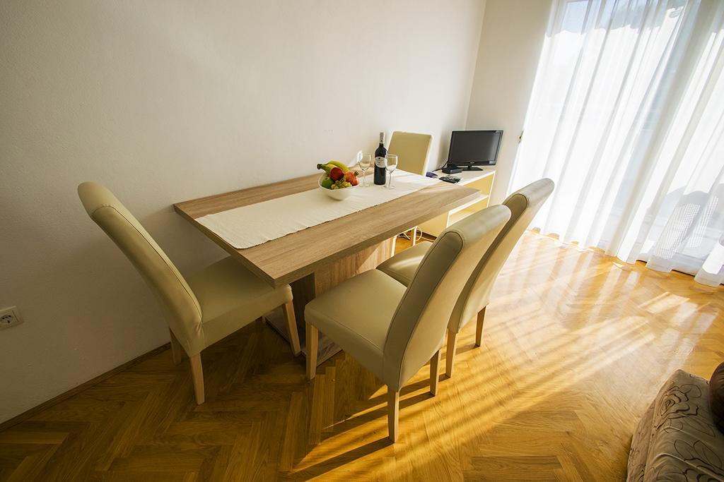 Apartmani I Sobe Grga Starigrad Paklenica Bagian luar foto