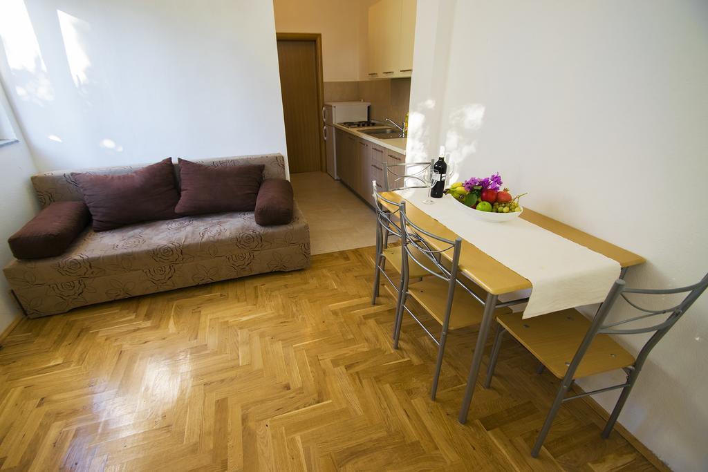 Apartmani I Sobe Grga Starigrad Paklenica Bagian luar foto